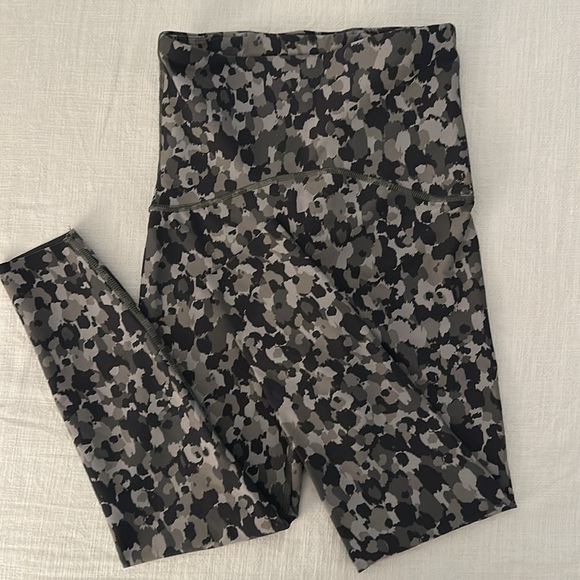 Spanx Booty Boost Leggings Size S - Picture 2 of 5